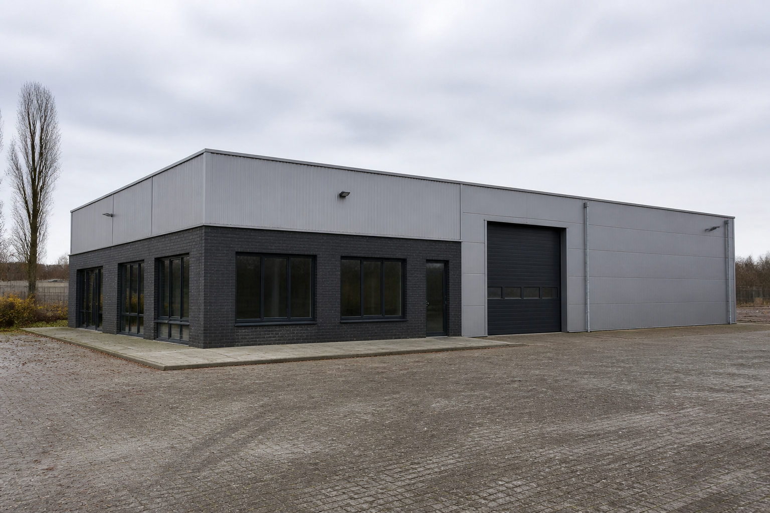 Neutraler Büro- und Hallenbau als Sinnbild für Gewerbeimmobilien